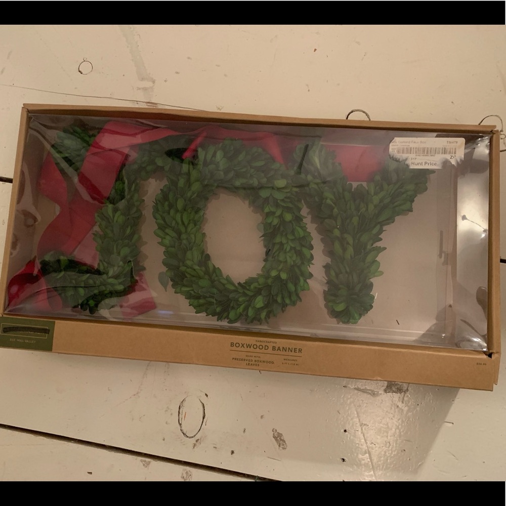 Smith and Hawken boxwood joy banner